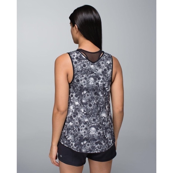 lululemon Run: Split Singlet Flowabunga Black Angel Wing / Black Size 4 - Picture 2 of 13